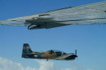 Aps o C-98 penetrar no territrio paraguaio, os Tucanos se aproximam para fazer a interceptao - Foto: Equipe SPOTTER