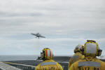Em poucos segundos, o Super Hornet est no ar e ganha altura rapidamente - Foto: Carlos H. Moyna - carlos@spotter.com.br