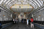 Interior do Boeing C-17A Globemaster III da USAF - Foto: Equipe SPOTTER