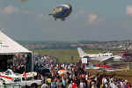 Um grande pblico visitou a Expo Aero Brasil 2003 - Foto: Luciano Porto
