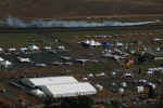  Vista area da Expo Aero Brasil, com o Brazilian Wingwalking Airshows se apresentando - Foto: Ricardo Soriani