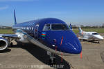 Embraer 190 da Azerbaijan Airlines e Phenom 100 - Foto: Luciano Porto - luciano@spotter.com.br