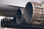 Tubeiras dos turbofans F-101-GE-102. Observe as engrenagens para reduo da abertura dos bocais - Foto: Equipe SPOTTER