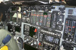 Painel de instrumentos do piloto. Toda a tripulao utiliza assentos ejetveis - Foto: Equipe SPOTTER