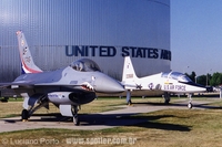 Entrada do United States Air Force Museum em Dayton, Ohio, USA - 09/08/97 - Luciano Porto - luciano@spotter.com.br
