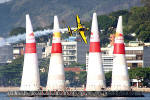 Nos portes com os cones vermelhos os pilotos precisam passar com a aeronave na vertical - Foto: Douglas Barbosa Machado - douglas@spotter.com.br