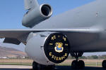 Quando estacionados, os KC-10A Extender utilizam uma capa de lona nas turbinas, para evitar a ingesto de poeira, pssaros e possveis detritos levados pelo vento - Foto: Equipe SPOTTER