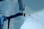 A lana do KC-10A se encaixa no receptculo instalado na raiz da asa do F-15C Eagle - Foto: Equipe SPOTTER