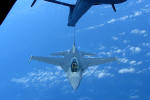 Mais um F-16DG se aproxima para ser reabastecido - Foto: Equipe SPOTTER