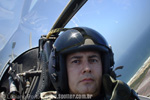 Luciano Porto voando no AF-1A comandado pelo Capitão-Aviador Marco "Capitão ASA" Araújo - Foto: Luciano Porto - luciano@spotter.com.br