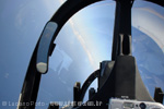 A visibilidade para a frente é bastante limitada para quem está no assento traseiro do AF-1A - Foto: Luciano Porto - luciano@spotter.com.br